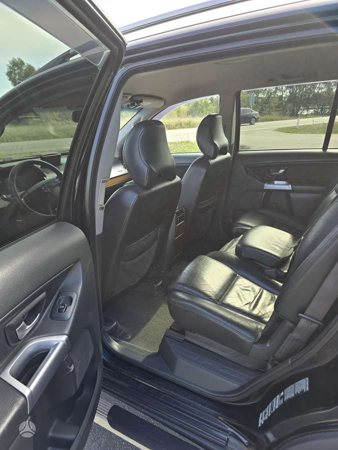 Volvo XC90 - 11