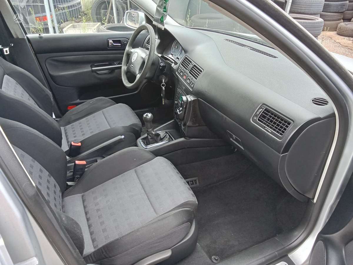 Volkswagen Golf - 11