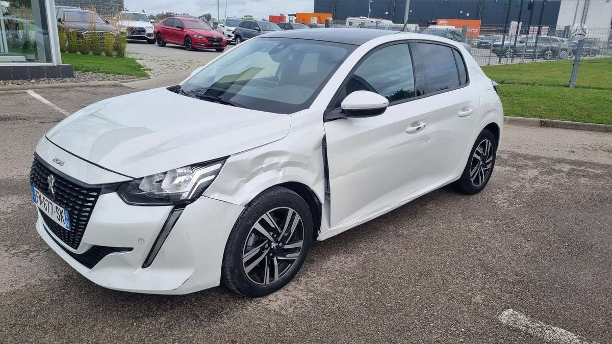 Peugeot 208 - 8