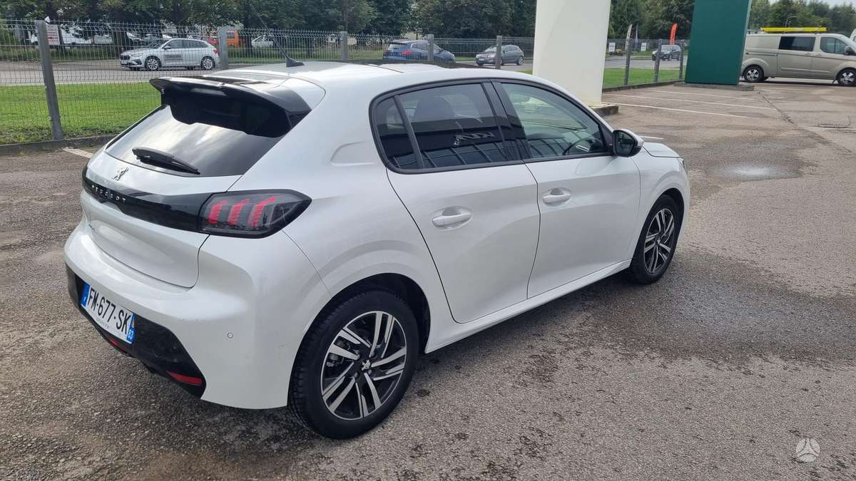 Peugeot 208 - 11