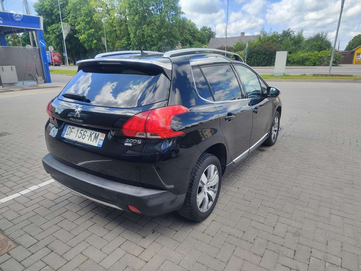 Peugeot 2008 - 4