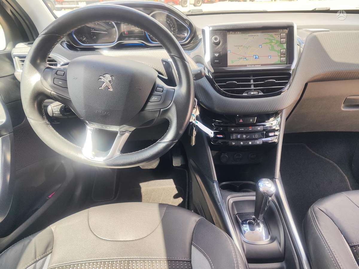 Peugeot 2008 - 12