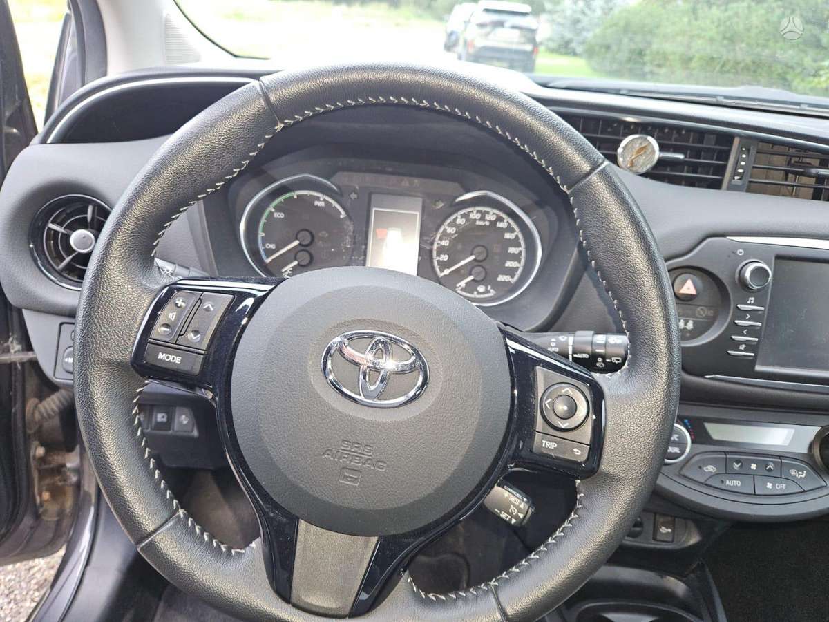 Toyota Yaris - 12