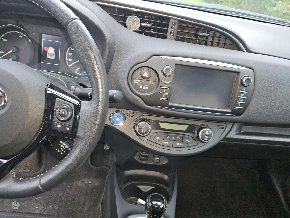 Toyota Yaris - 10