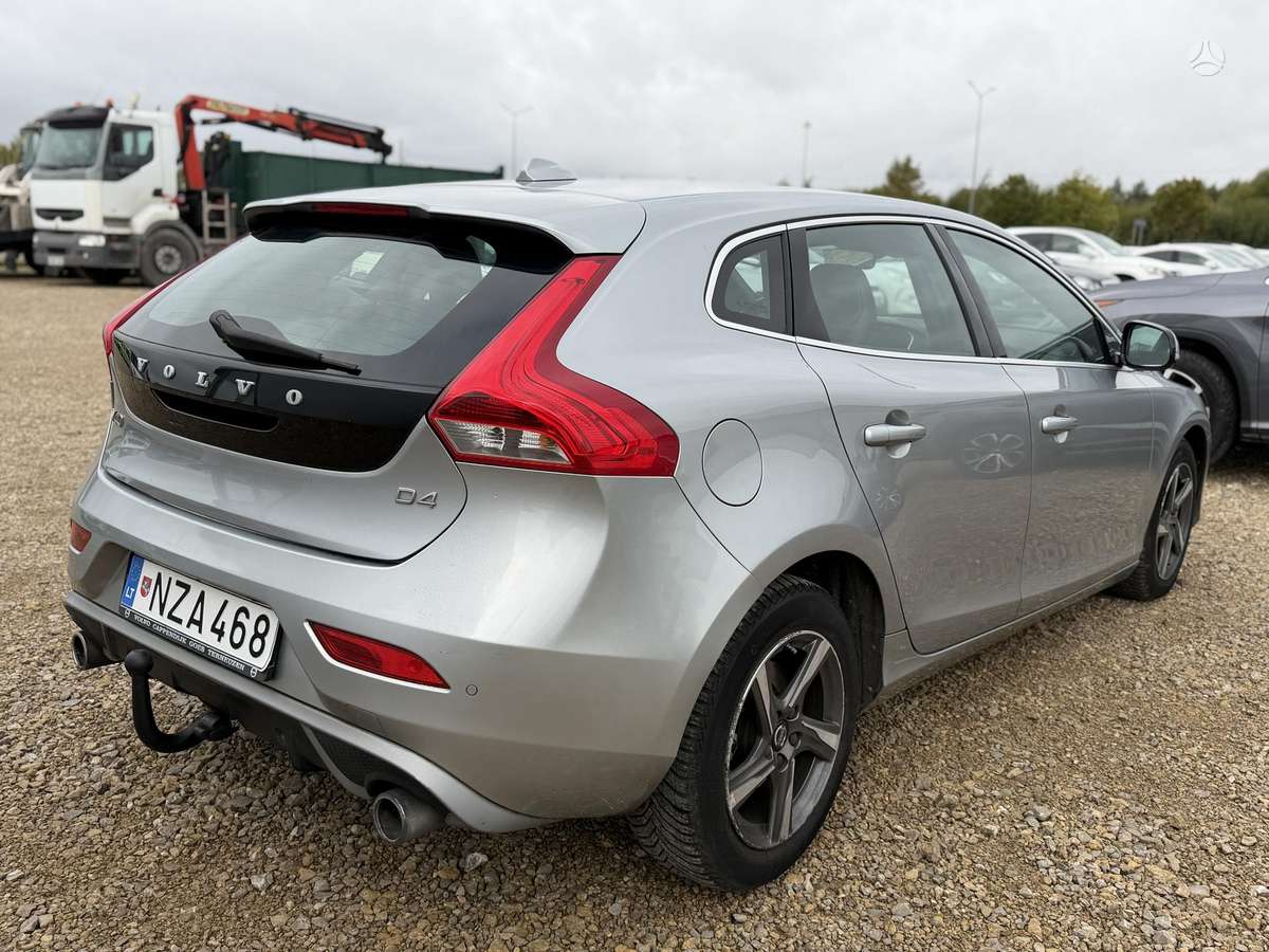 Volvo V40, 2.0 l., Хэтчбек