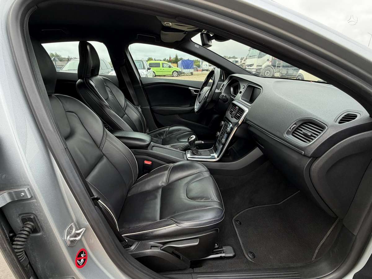 Volvo V40, 2.0 l., Хэтчбек