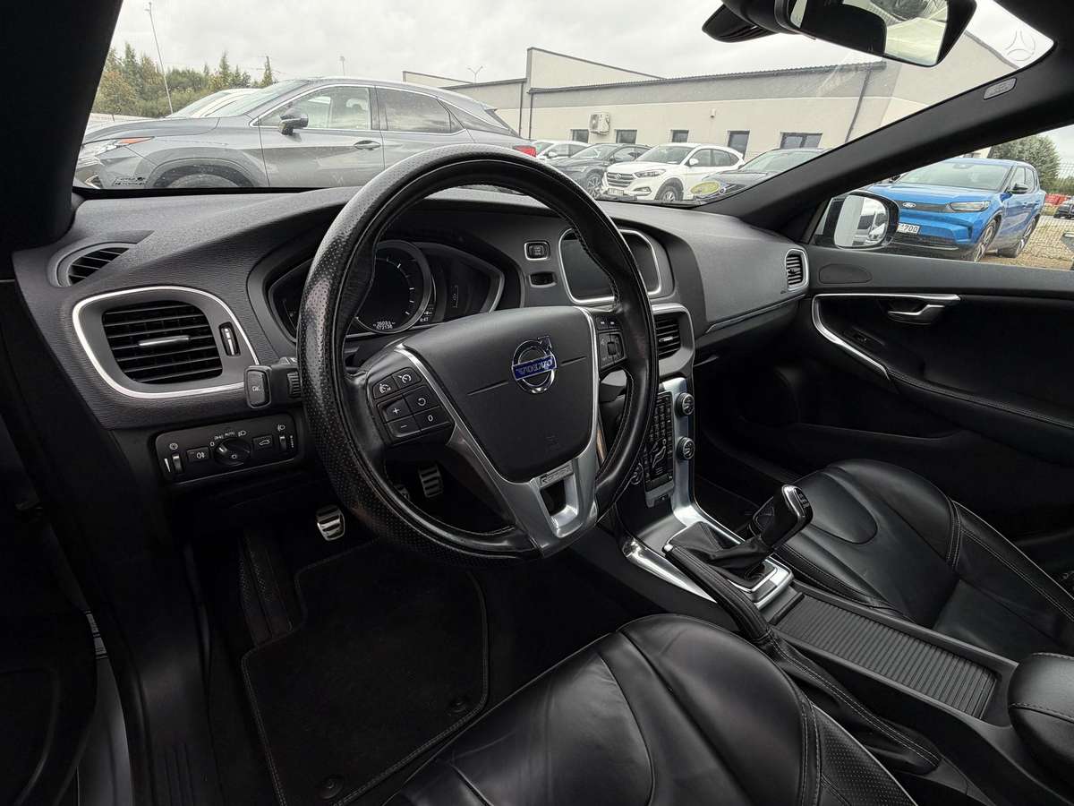 Volvo V40, 2.0 l., Хэтчбек
