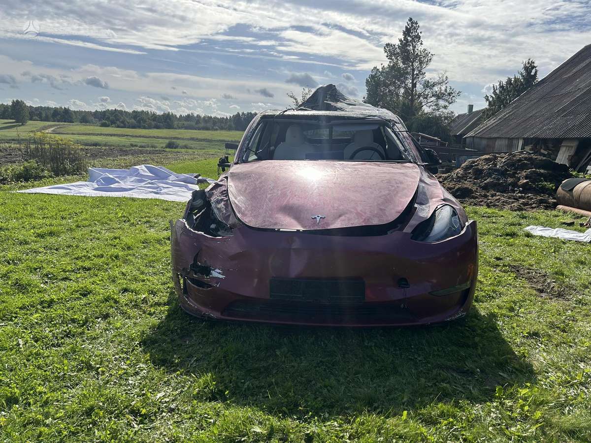 Tesla Model Y - 2