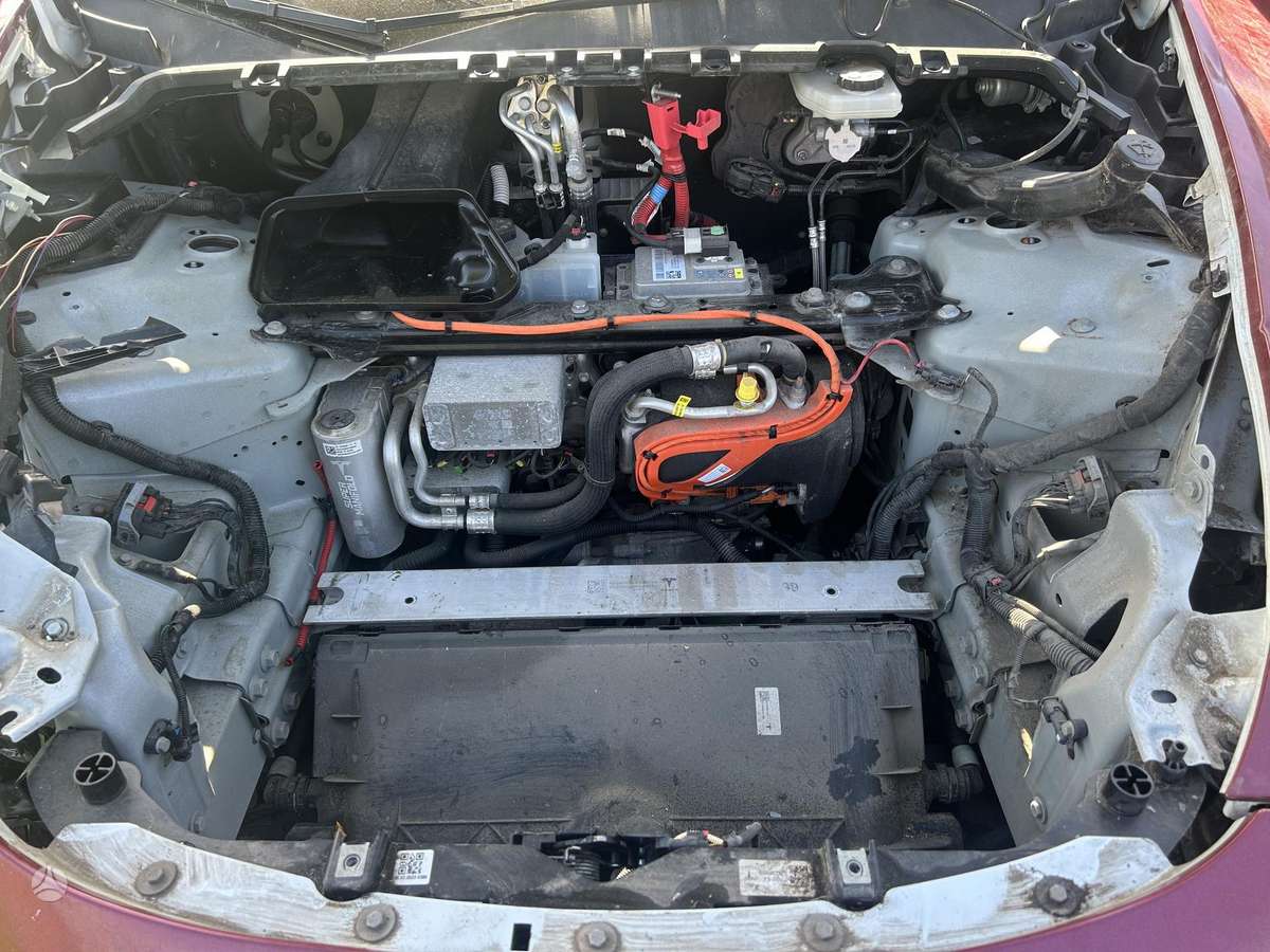 Tesla Model Y - 10