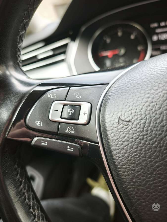 Volkswagen Passat - 11