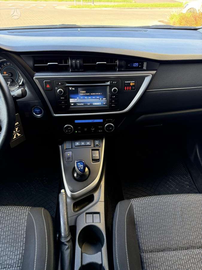 Toyota Auris - 11