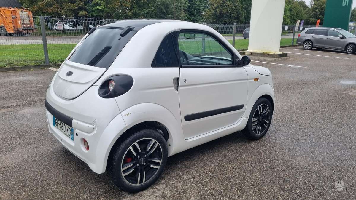 Microcar DUE, 0.5 l., Хэтчбек