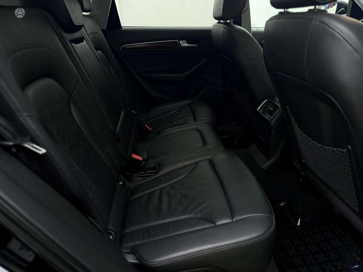 Audi Q5, 2.0 l., off-road / crossover