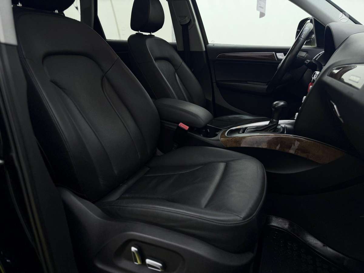 Audi Q5, 2.0 l., off-road / crossover
