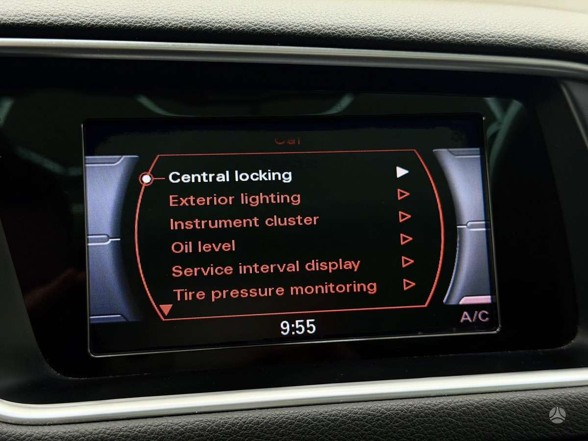 Audi Q5, 2.0 l., off-road / crossover