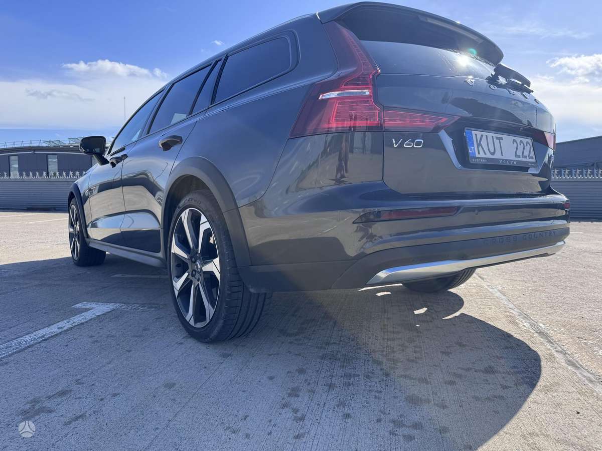 Volvo V60 Cross Country - 9