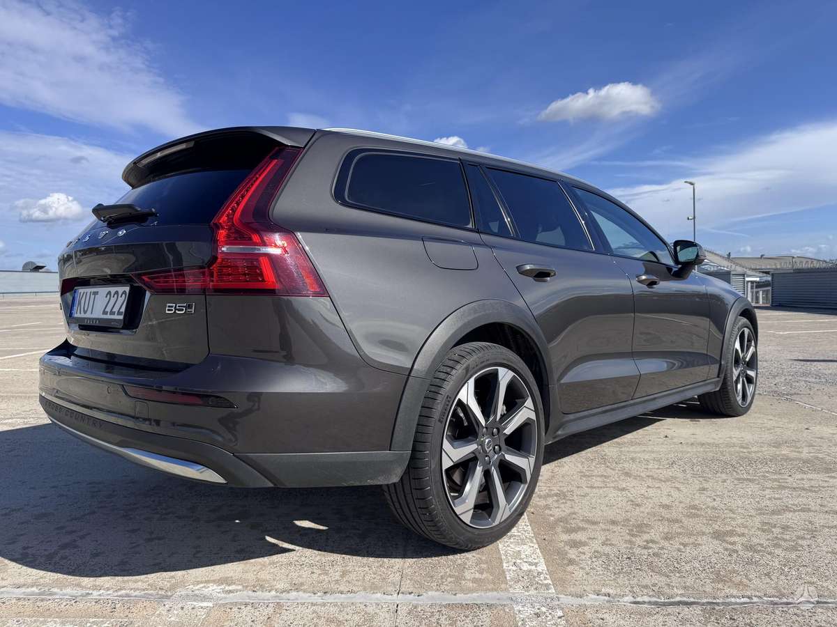 Volvo V60 Cross Country - 11