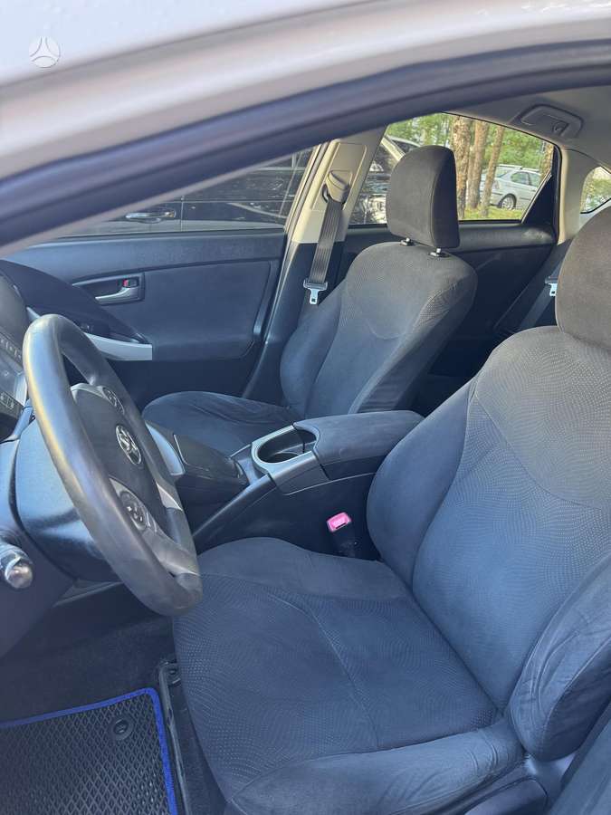 Toyota Prius - 5