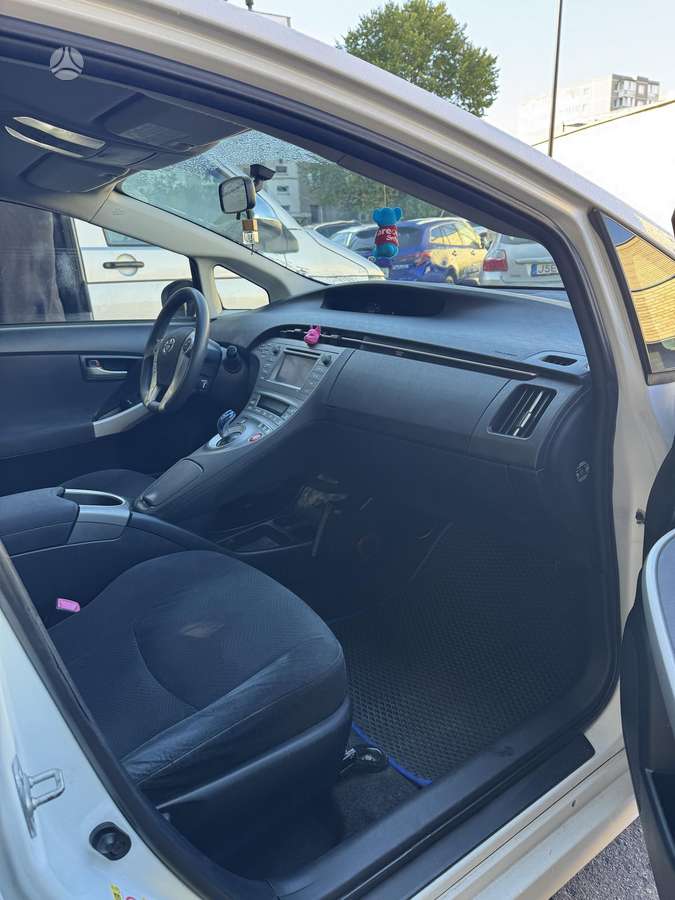 Toyota Prius - 8