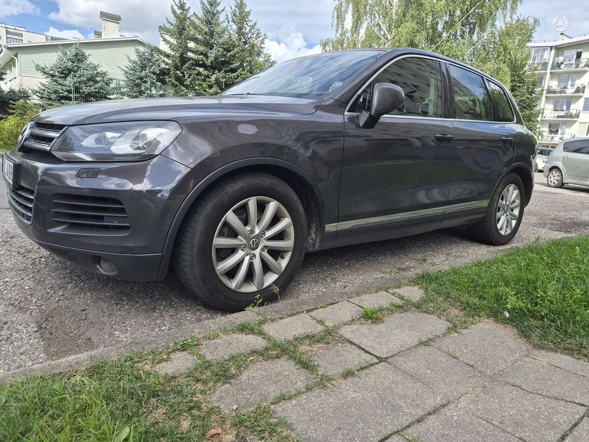 Volkswagen Touareg - 1