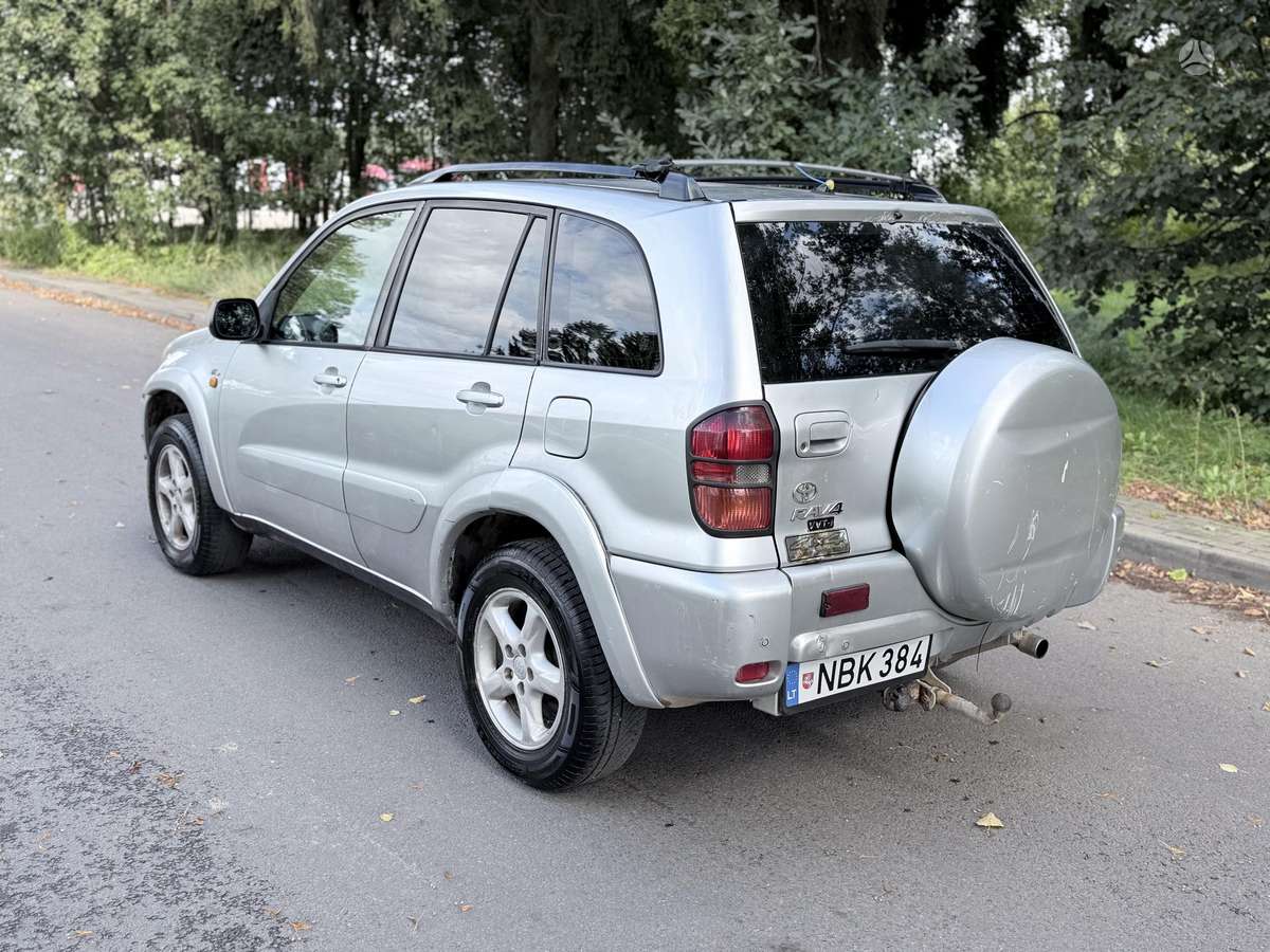 Toyota RAV4 - 4