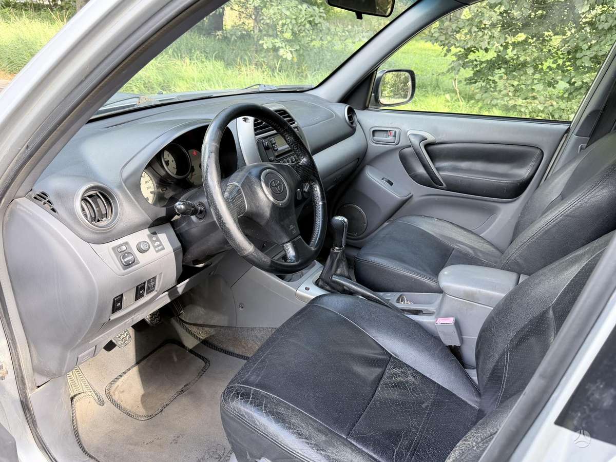 Toyota RAV4 - 6