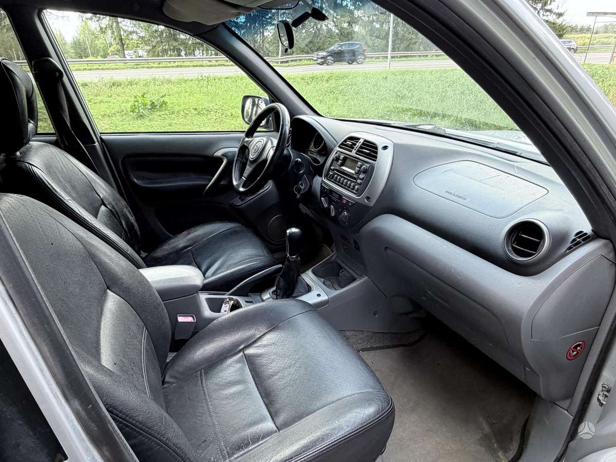 Toyota RAV4 - 8