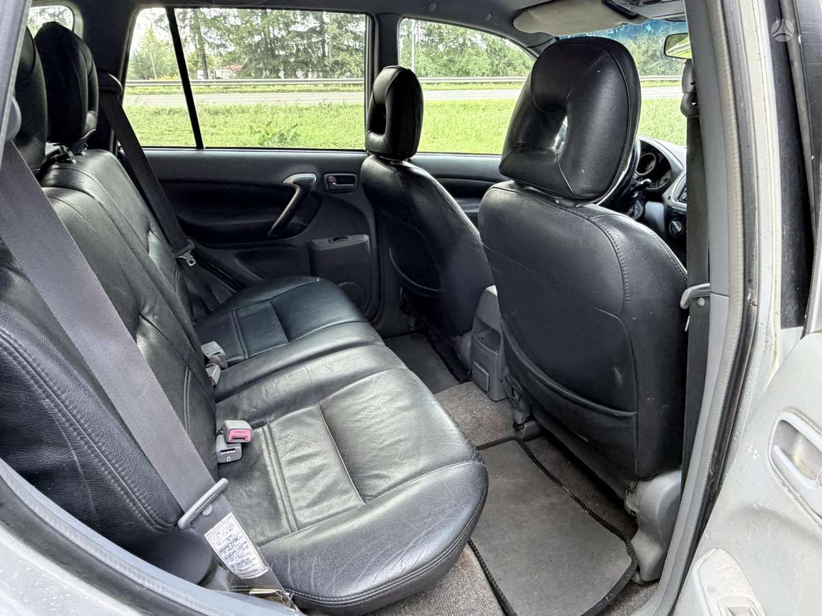 Toyota RAV4 - 9