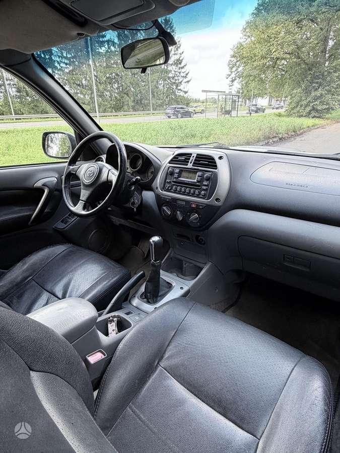 Toyota RAV4 - 10
