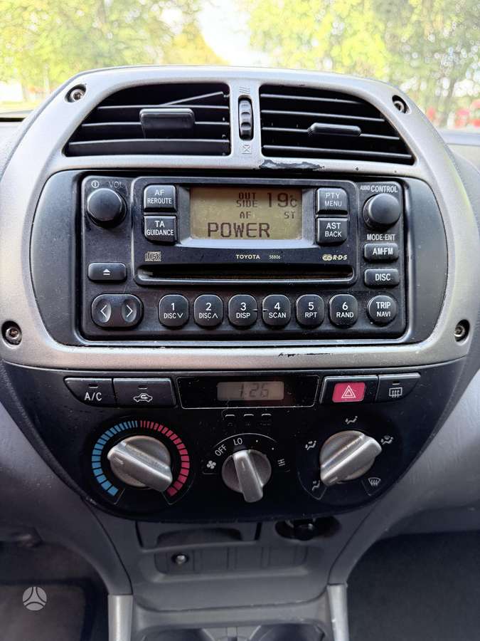 Toyota RAV4 - 11