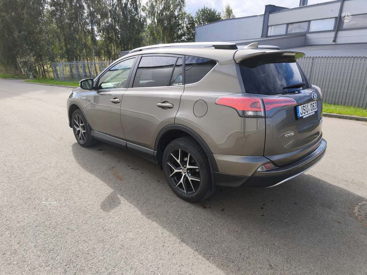 Toyota RAV4 - 6