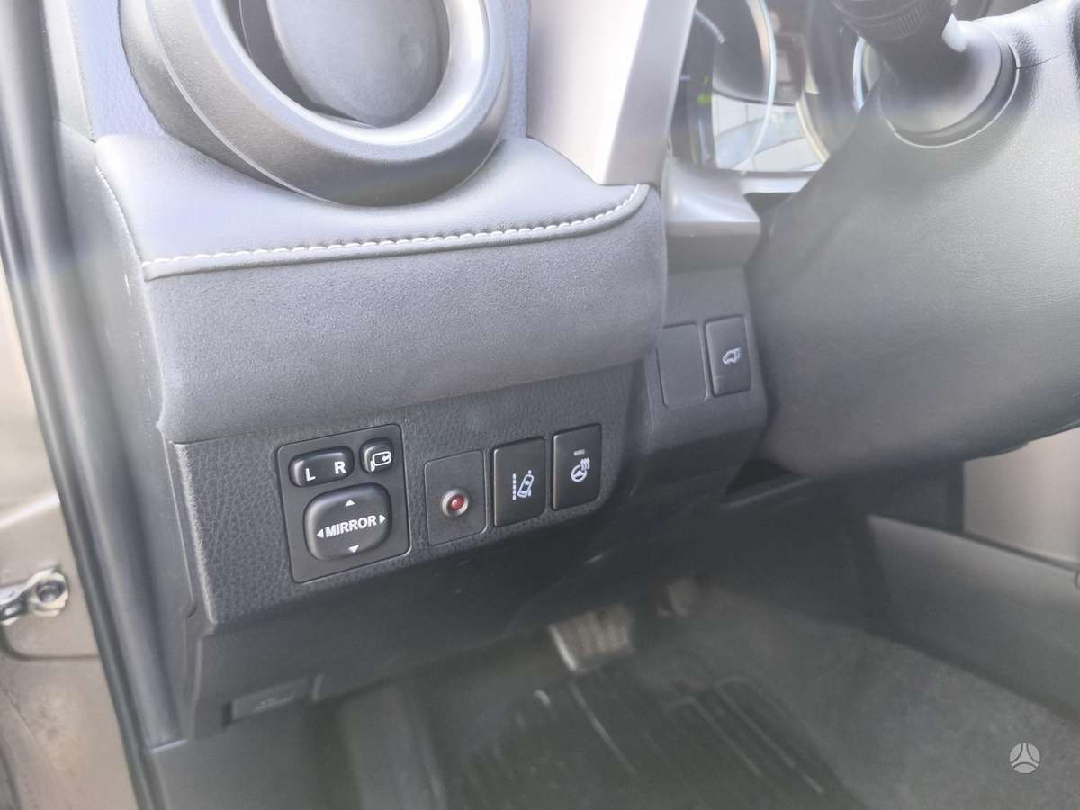 Toyota RAV4 - 10