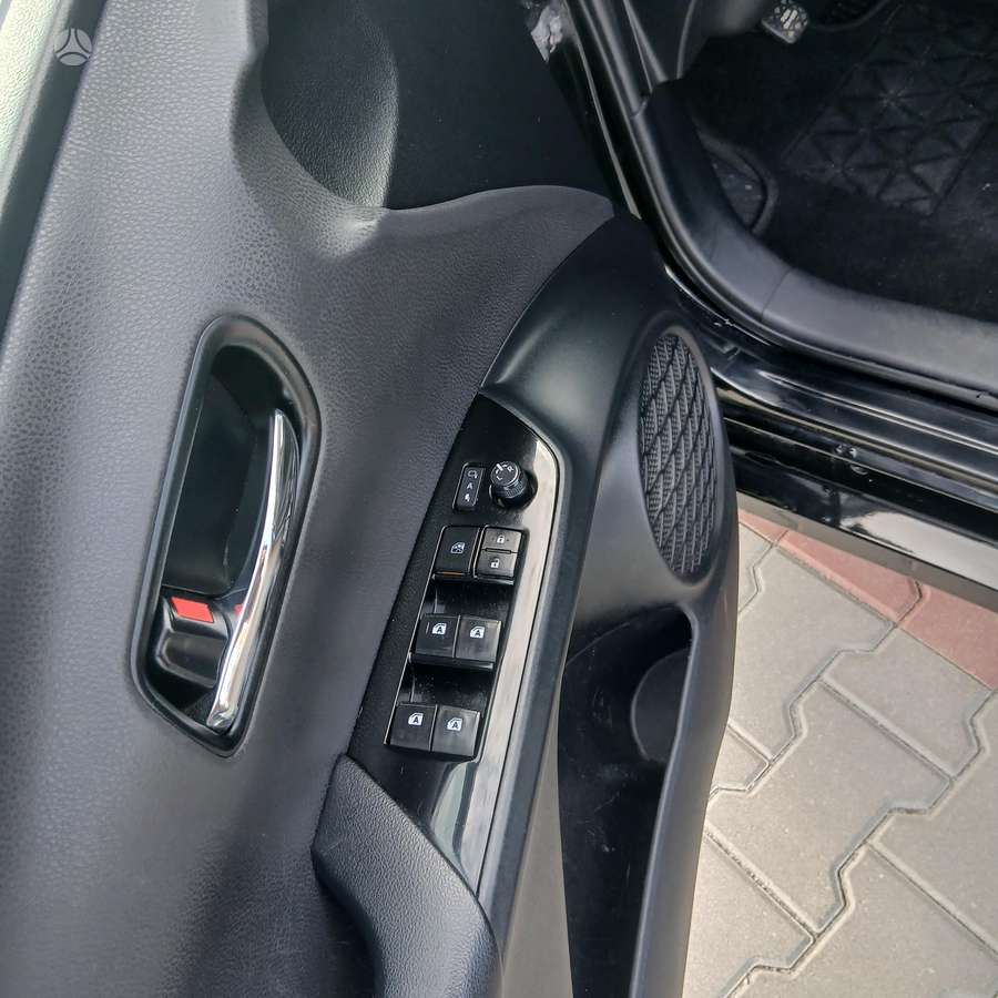 Toyota Prius - 4