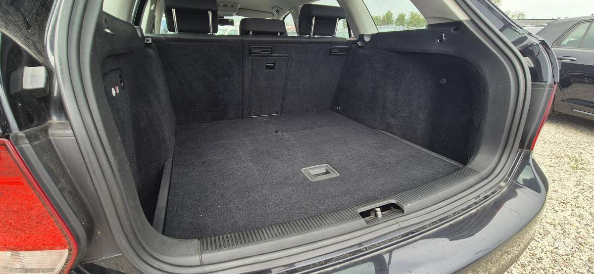 Volkswagen Golf - 11