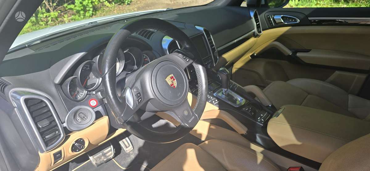 Porsche Cayenne - 6