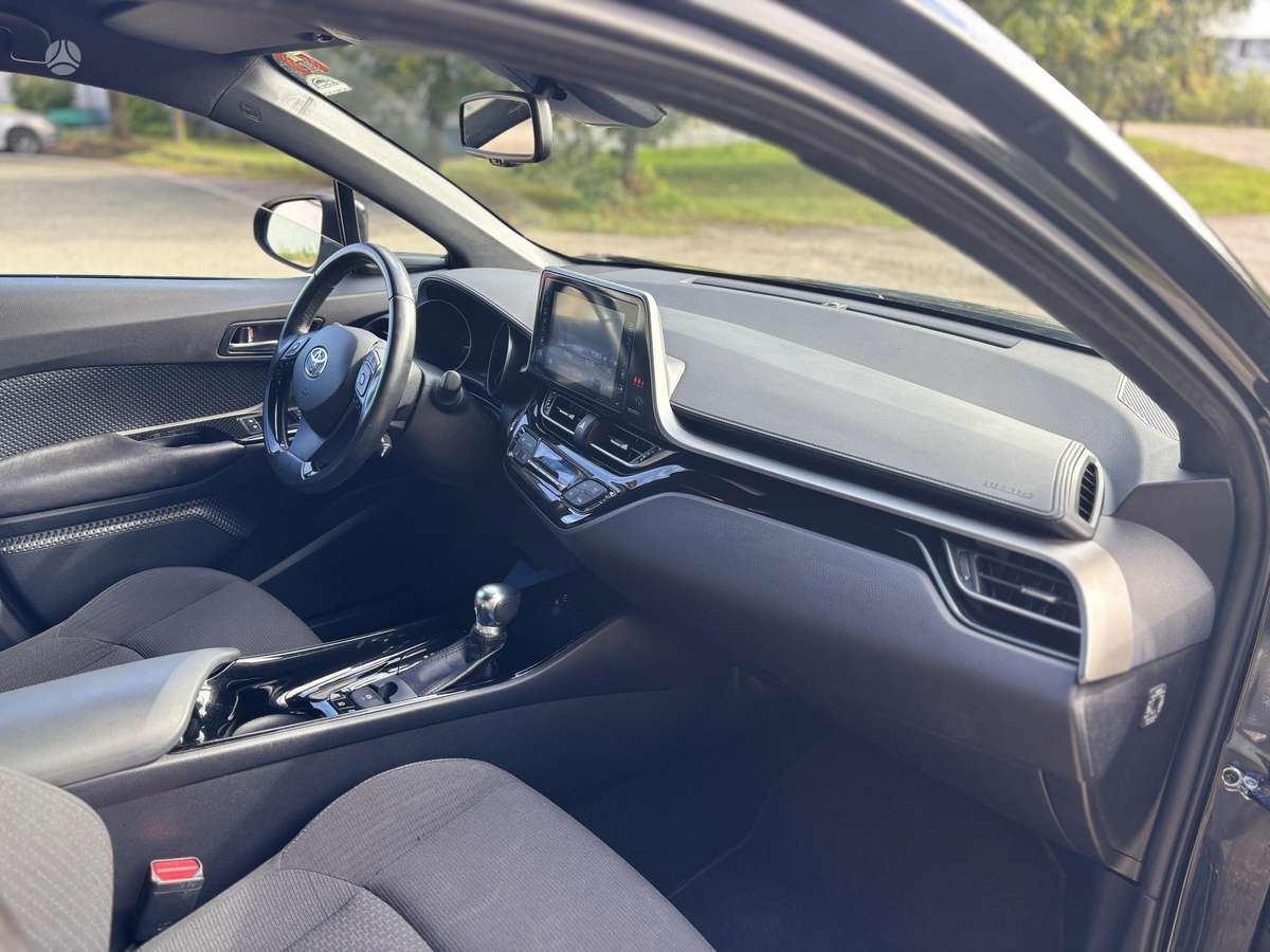 Toyota C-HR - 9