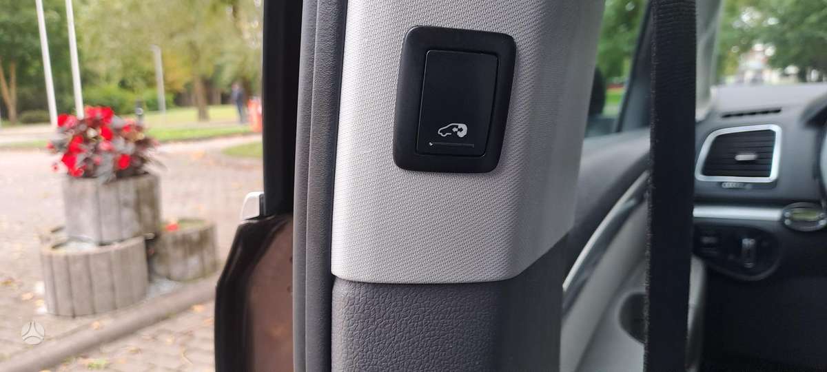 Volkswagen Sharan - 11