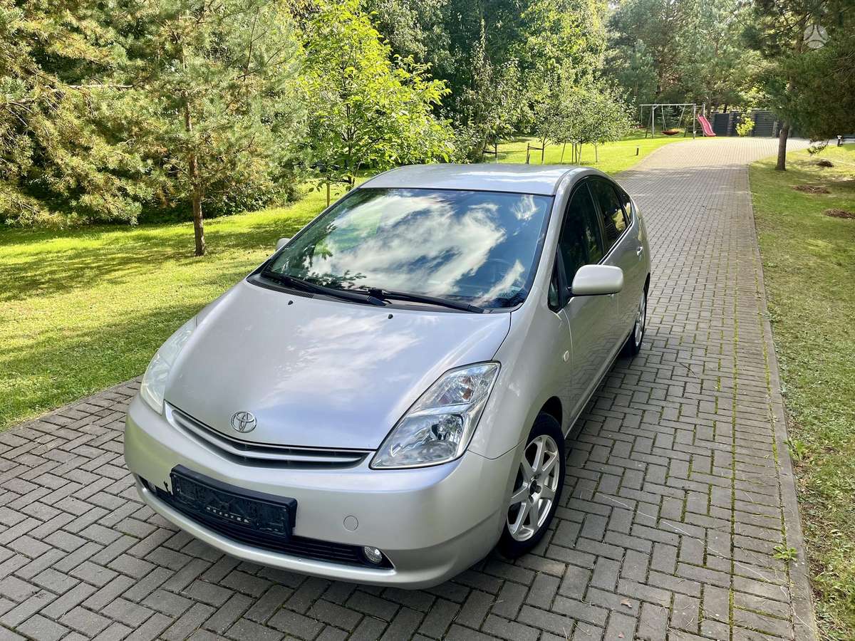 Toyota Prius - 3
