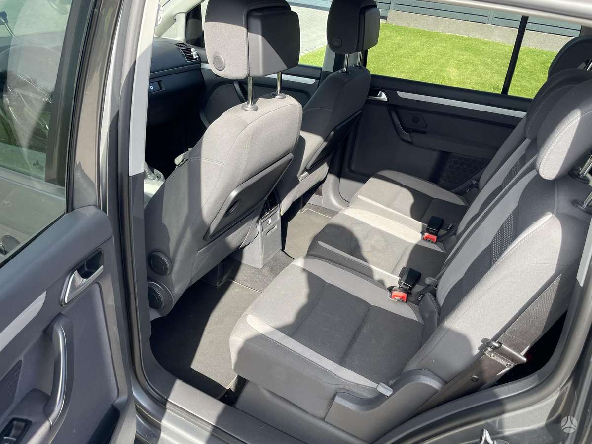 Volkswagen Touran - 8