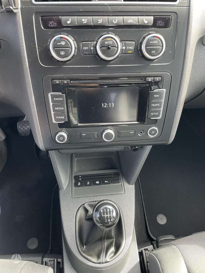 Volkswagen Touran - 10