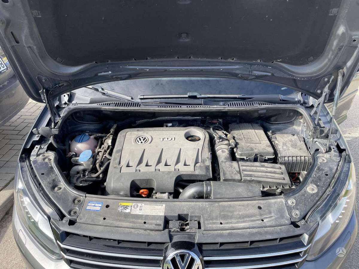Volkswagen Touran - 12