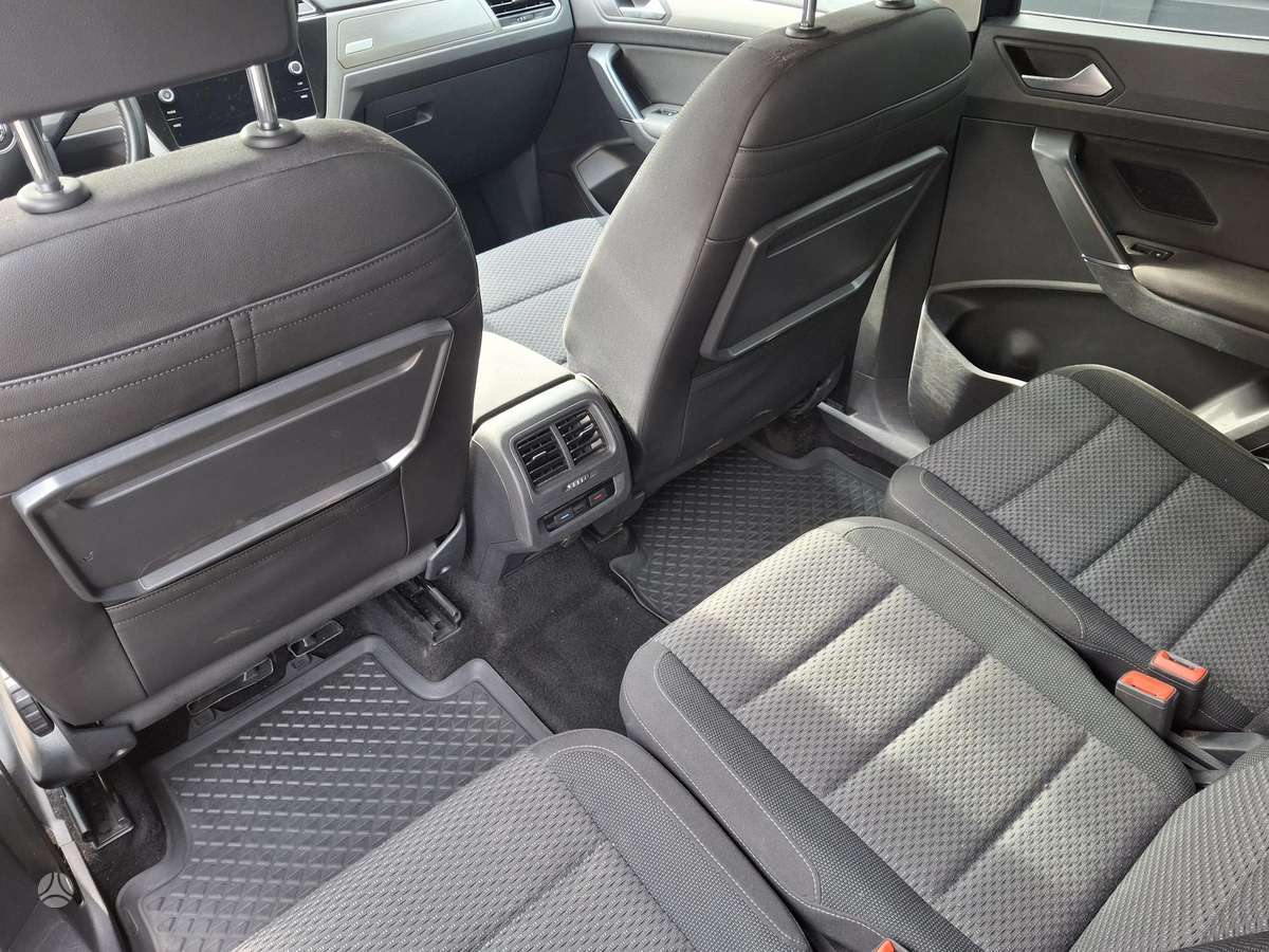 Volkswagen Touran - 11