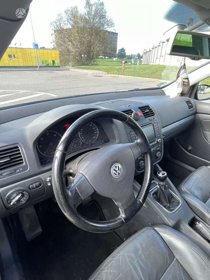 Volkswagen Golf - 8