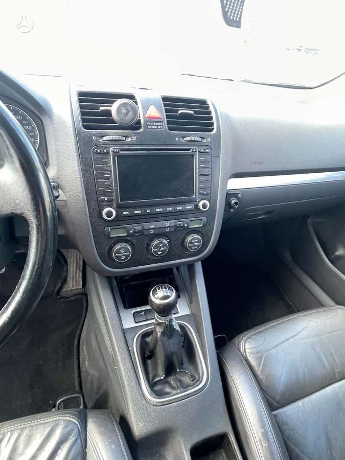 Volkswagen Golf - 9