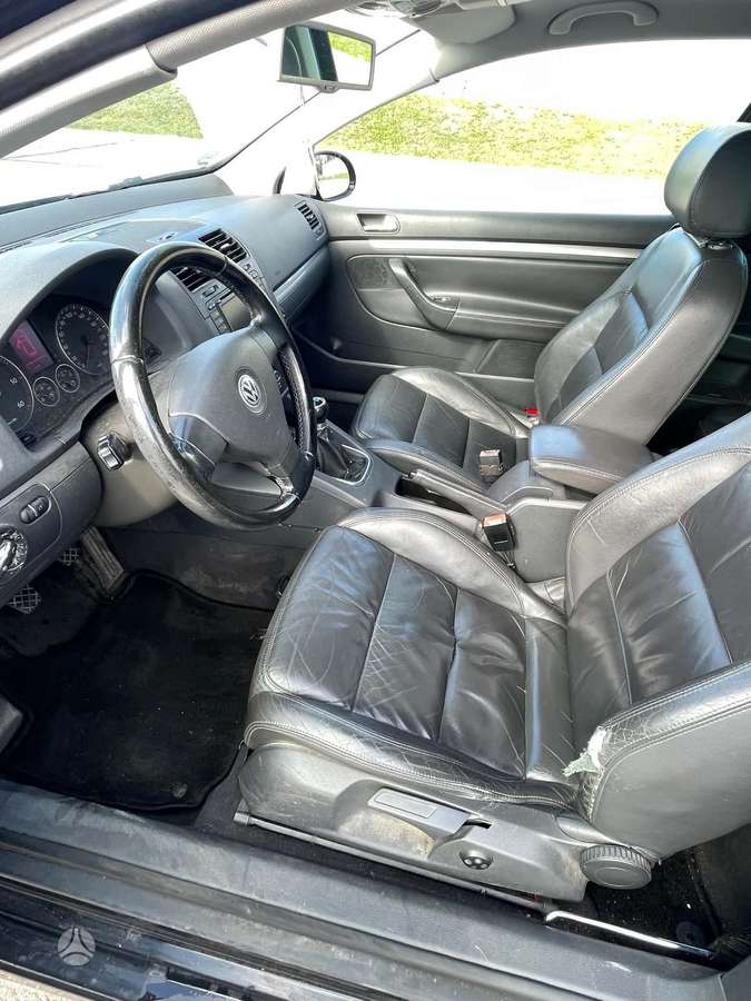 Volkswagen Golf - 10