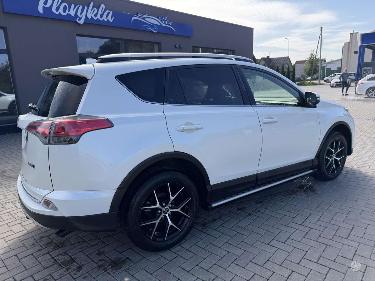Toyota RAV4 - 6