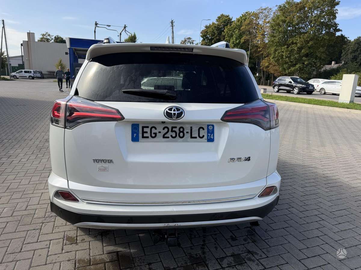 Toyota RAV4 - 9
