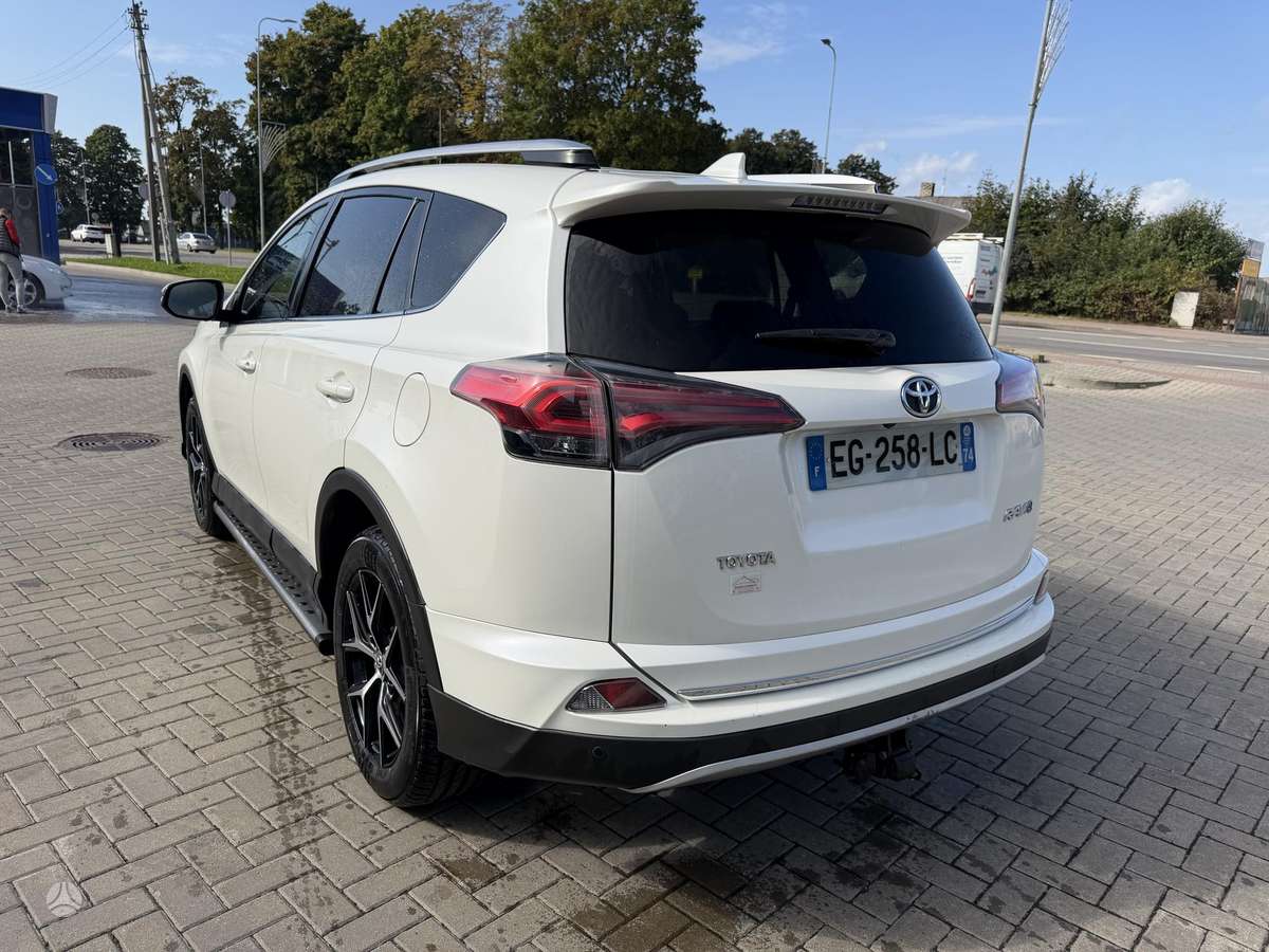 Toyota RAV4 - 10