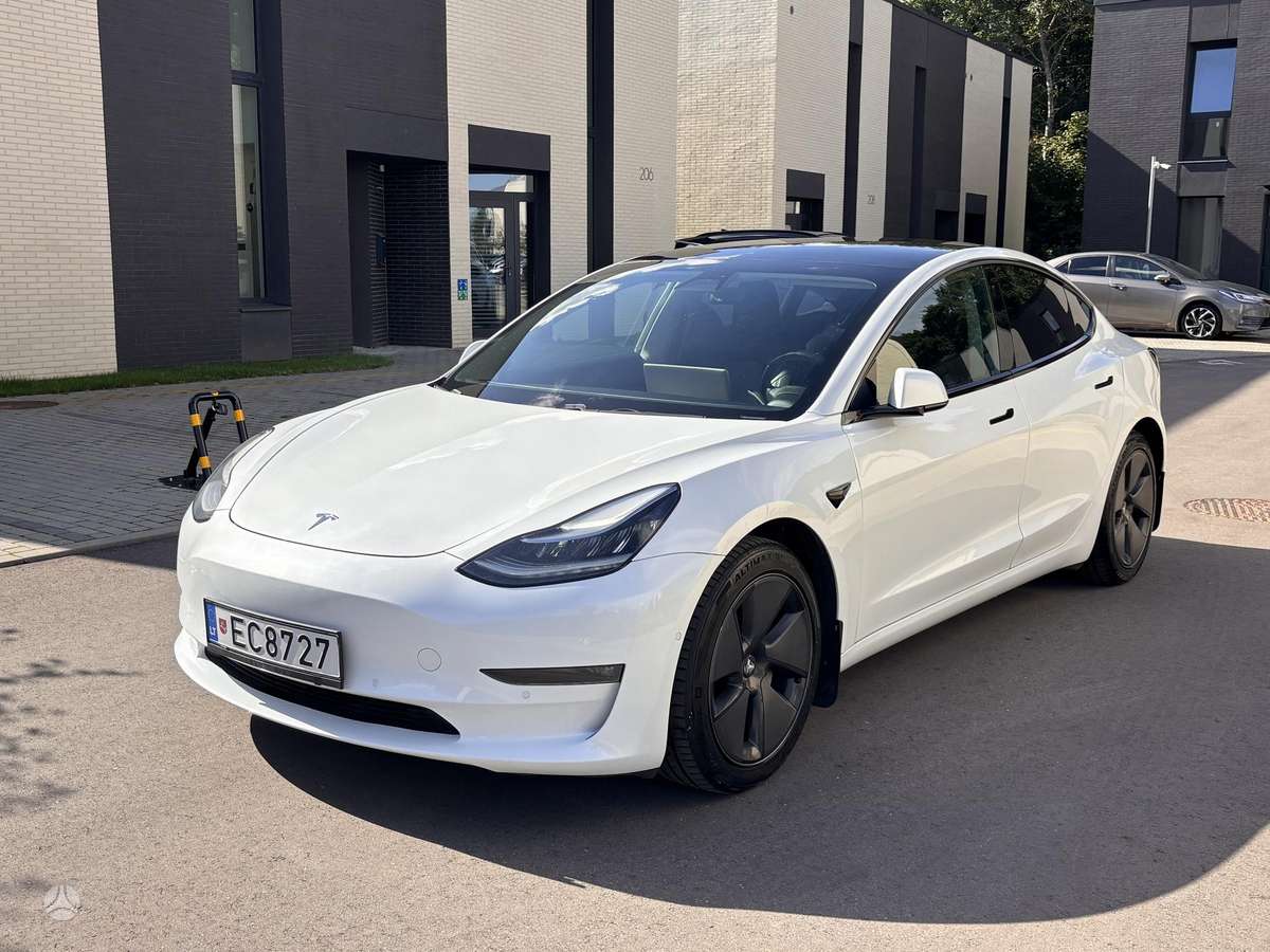Tesla Model 3 - 1