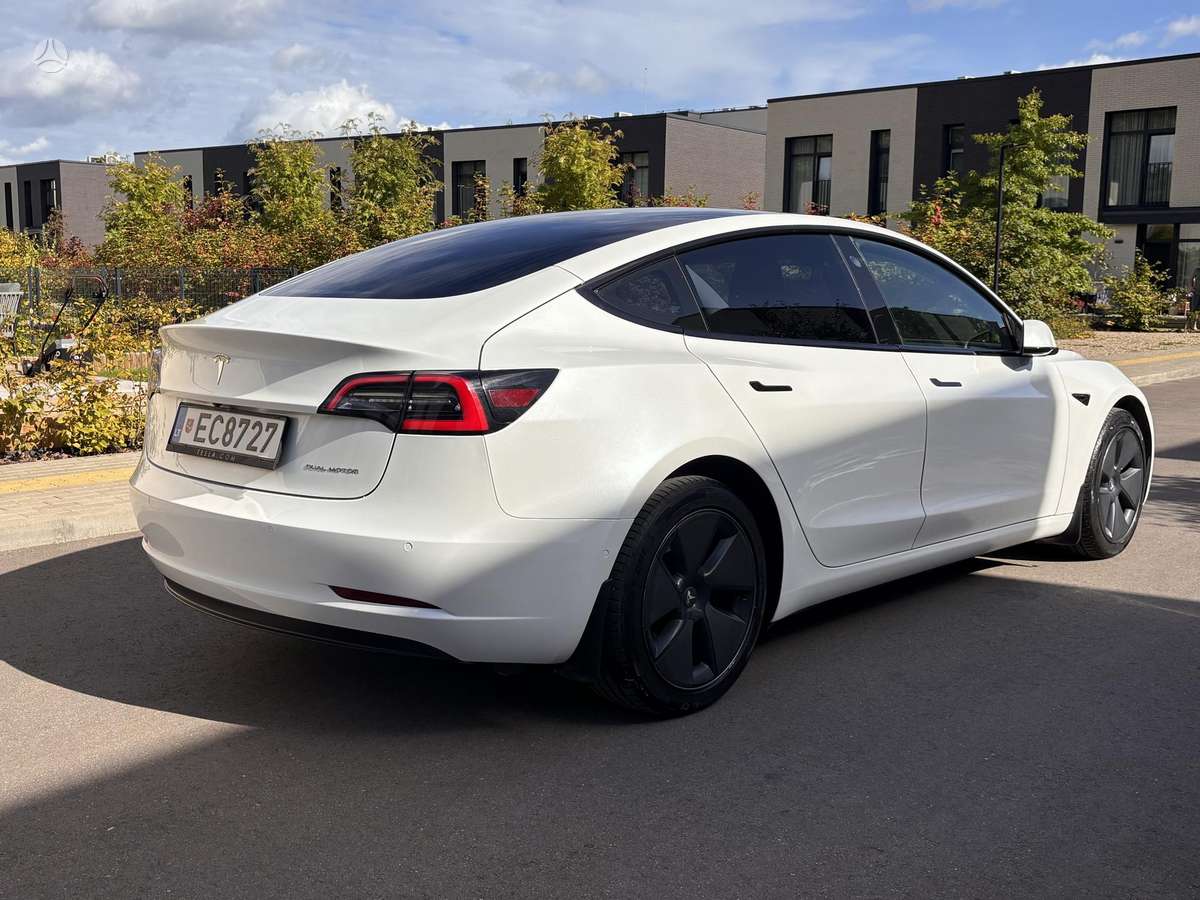 Tesla Model 3 - 7